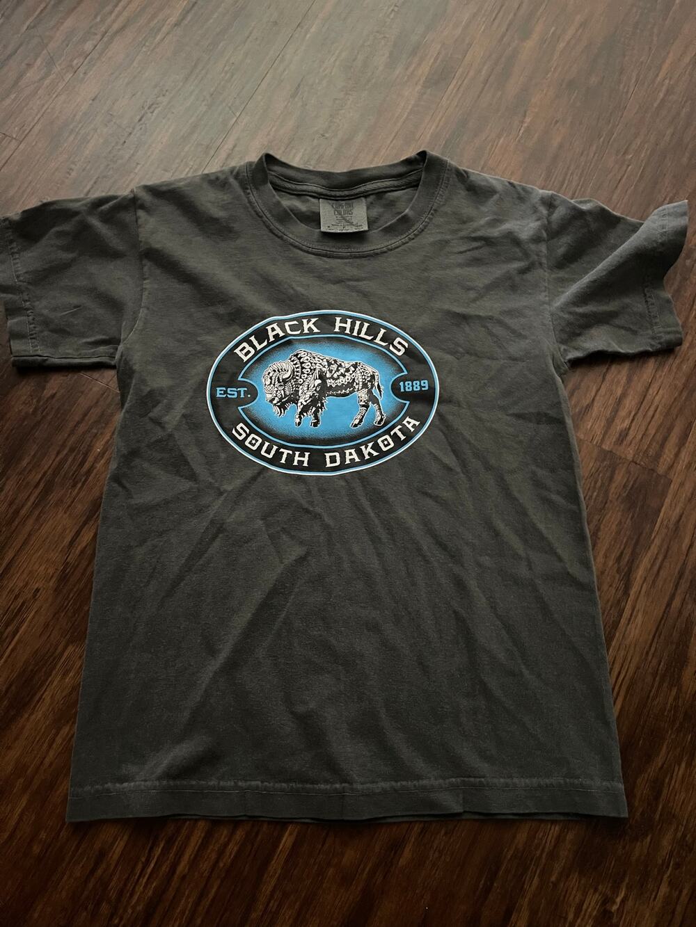 Kids small Black Hills South Dakota shirt